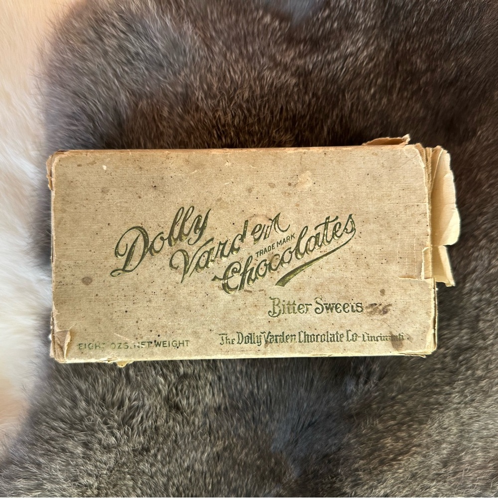 ANTIQUE DOLLY VARDEN CHOCOLATE BOX